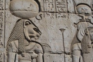 Sekhmet_en_el_vientre_de_la_diosa