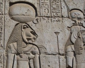 Sekhmet_en_el_vientre_de_la_diosa